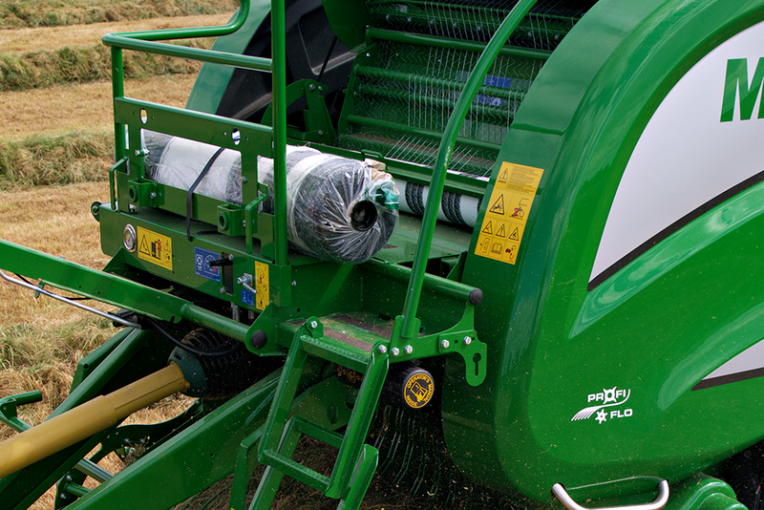 Ruļļu prese McHale F5-550