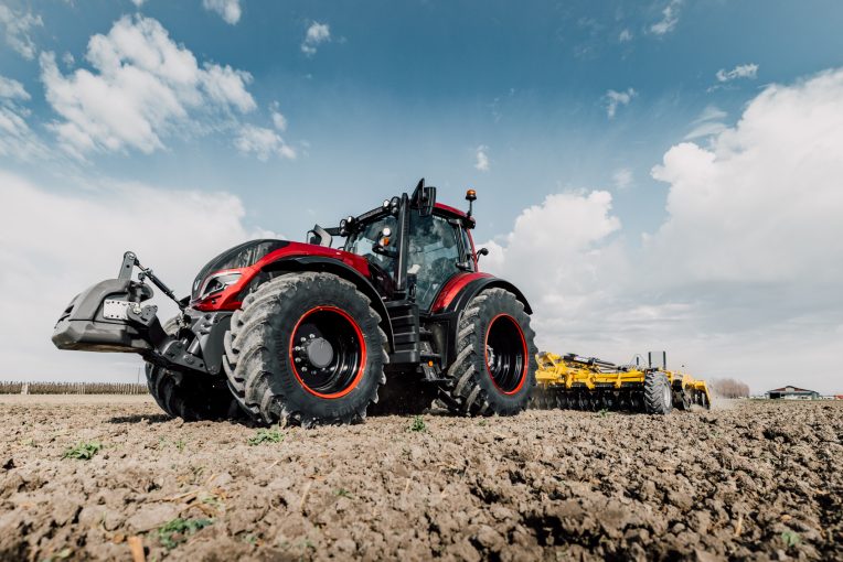 Valtra T215V