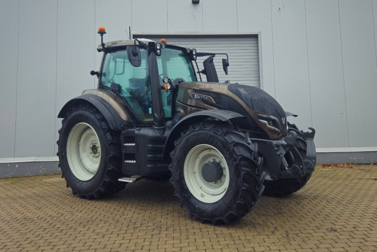 Valtra T215V