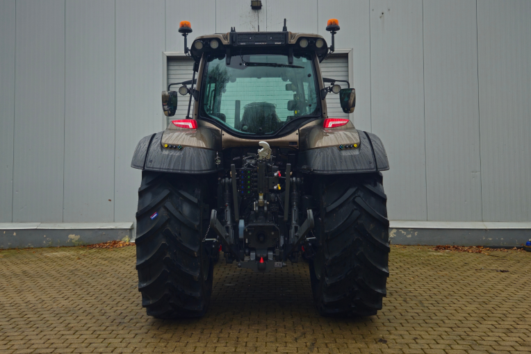 Valtra T215V