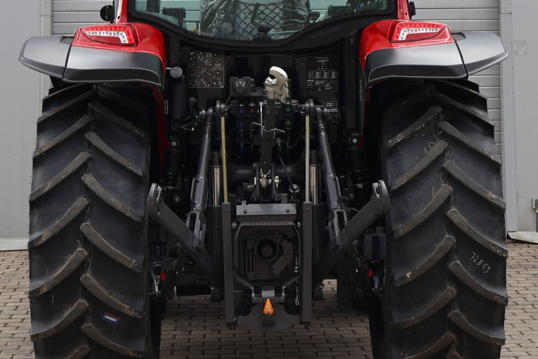 Valtra A115 H4