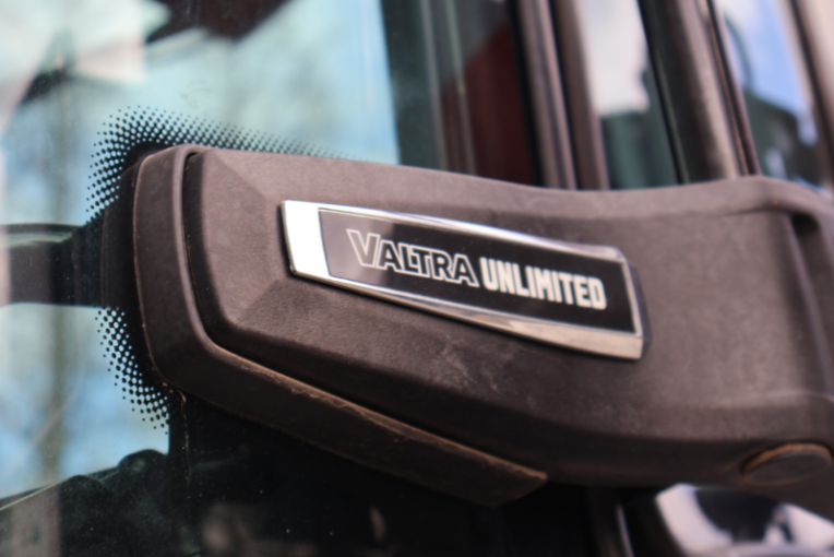 Valtra S416 Unlimited Grey