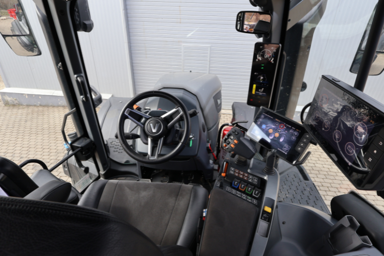 Valtra S416 Unlimited Grey